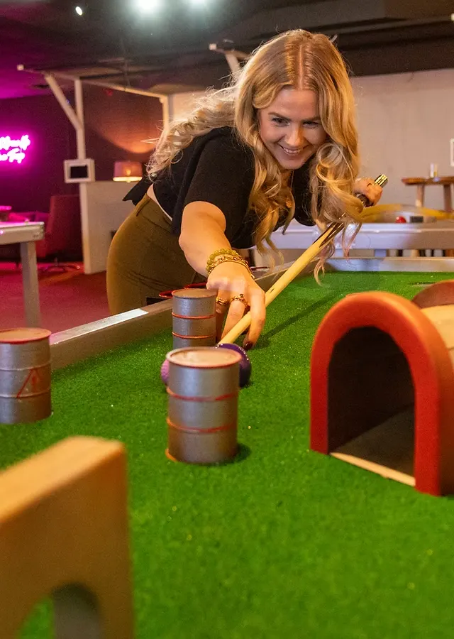 Billiard Minigolf Entertainment