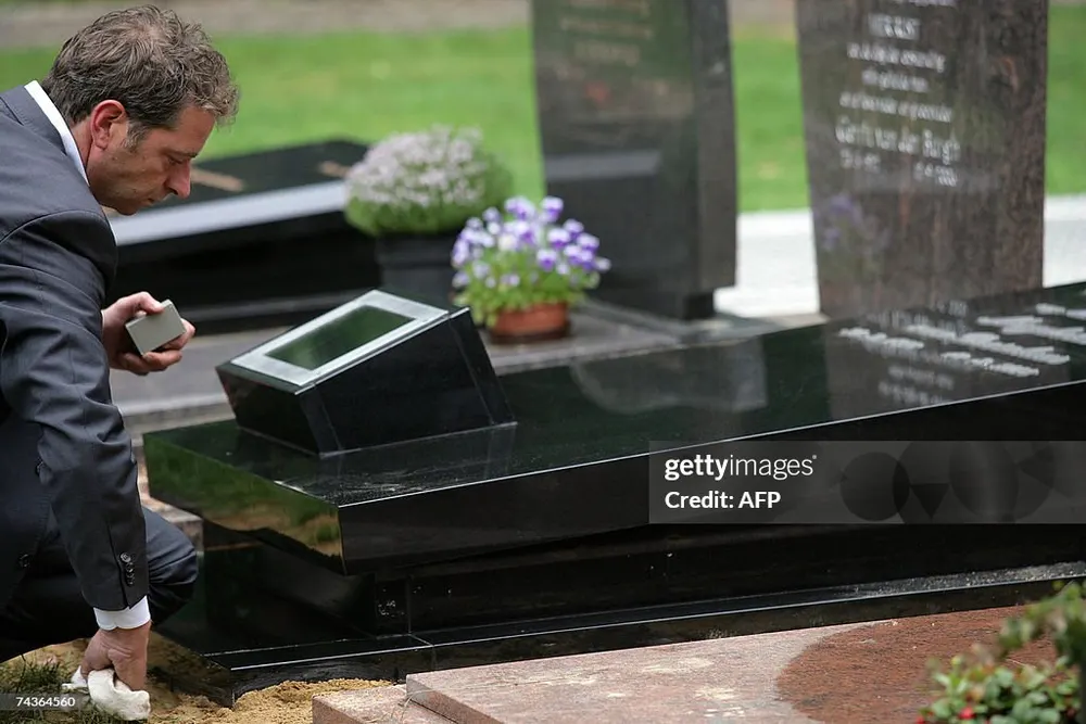 Digital Tombstone Memories